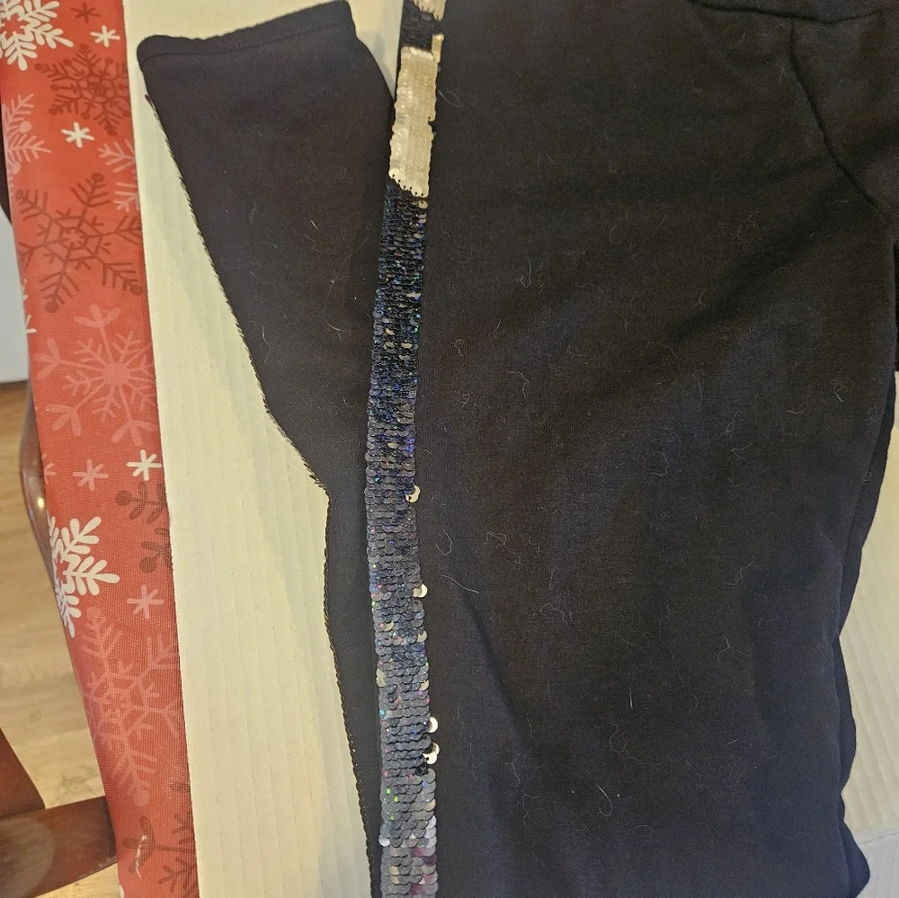 Children Place size 7/8 sweatpants with sequin detail - Picture 5 of 5